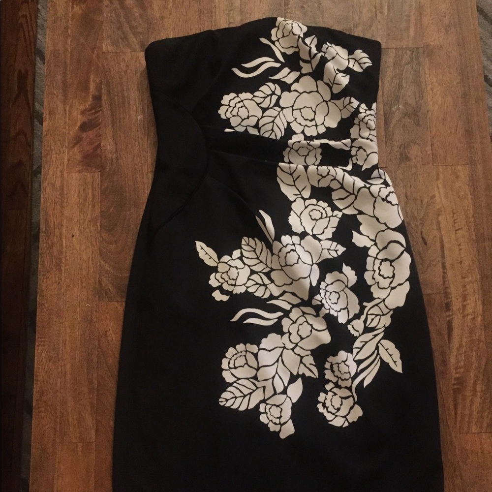 🎉LAST CHANCE! Gorgeous NWOT Floral WHBM Dress!
